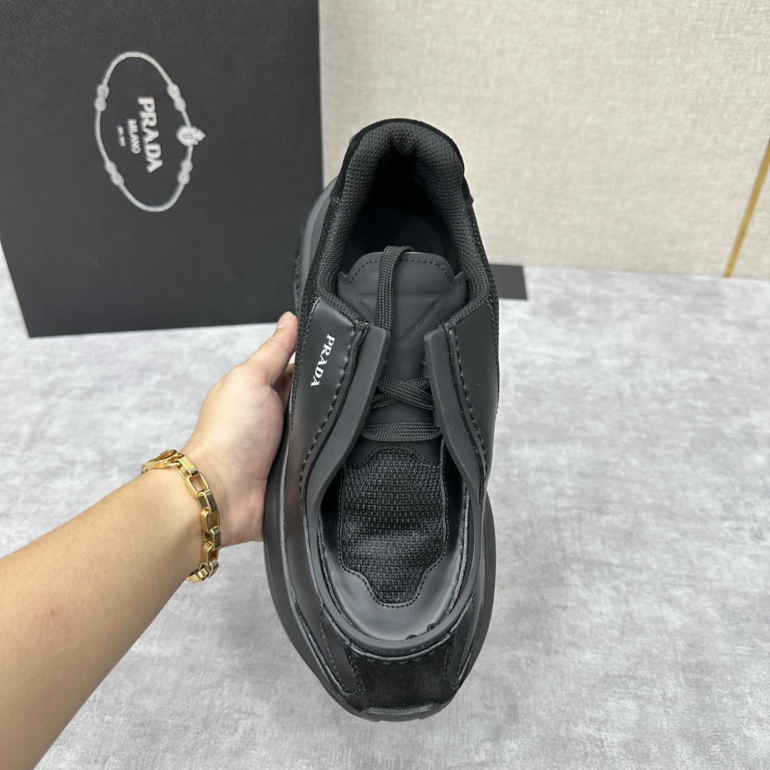 家RAD*普拉-达新品运动鞋官方11.700Systeme亮面皮革运动鞋结合Bike织物和麂皮元素可拆卸