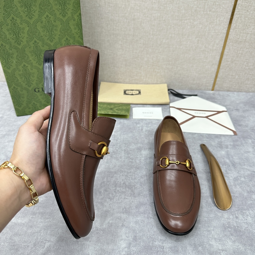G家新品GUCC*古男士马衔扣织带乐福鞋皮鞋官方7,600采用进口牛皮打造制成出色演绎品牌的代表性款式内