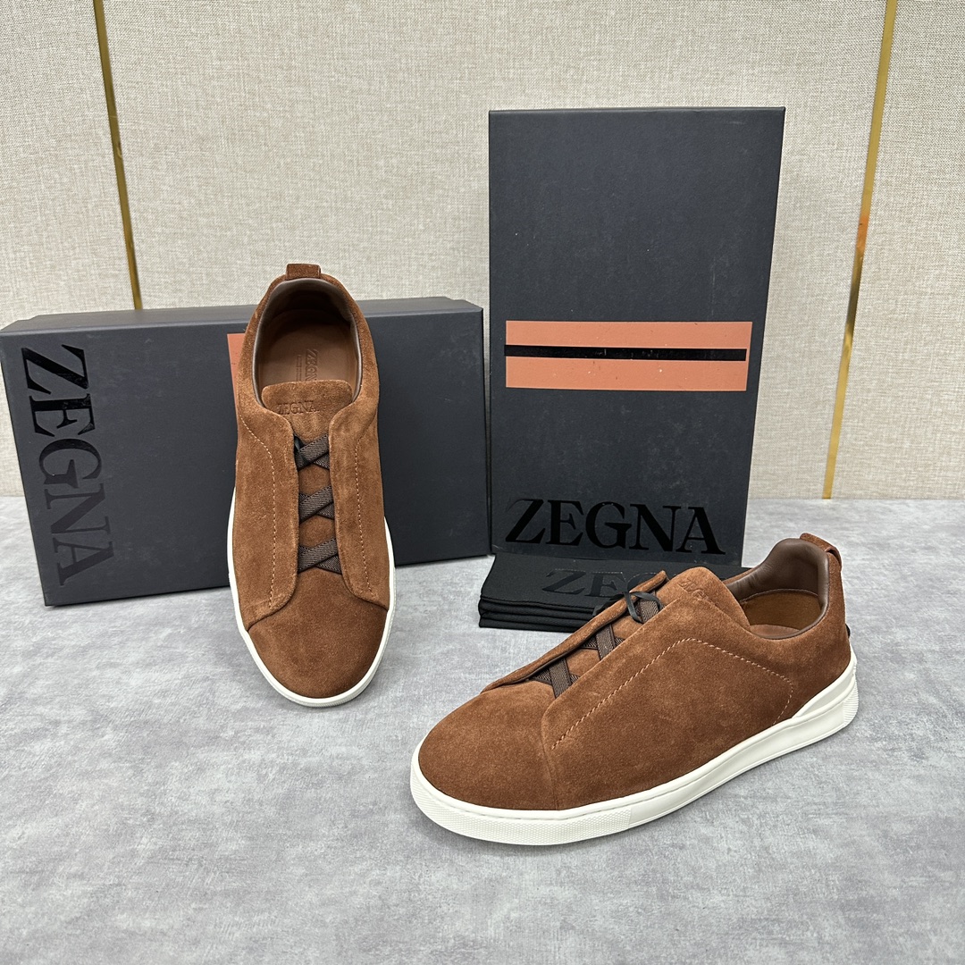 Zegn*/杰尼-亚休闲反毛牛皮运动鞋TripleStitch系列是一款精致的休闲鞋履官方8,400饰有