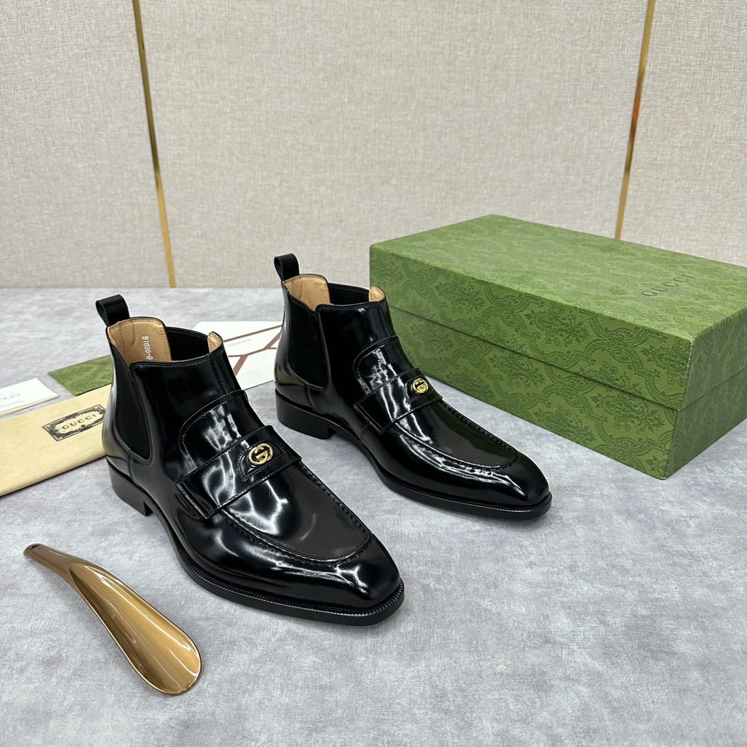G家新品Gucc*古-驰男士新款皮革弹力套穿皮靴这款全新的切尔西踝靴采用进口牛皮/开边珠亮皮打造手工缝制