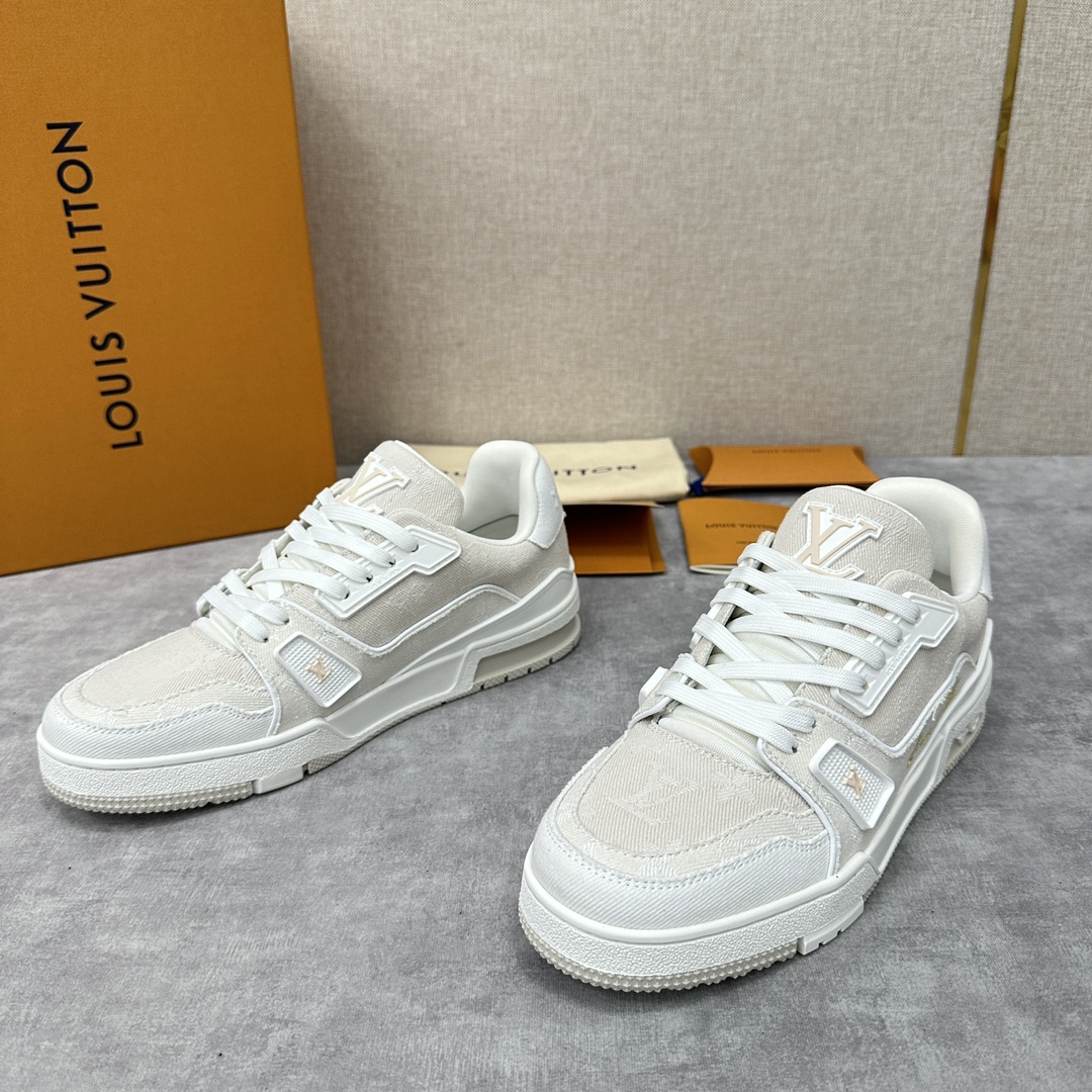 L家新品L*V路易新款TRAINER系列运动鞋以Monogram丹宁布牛仔布玩味色彩和比例玄机讲述Vir