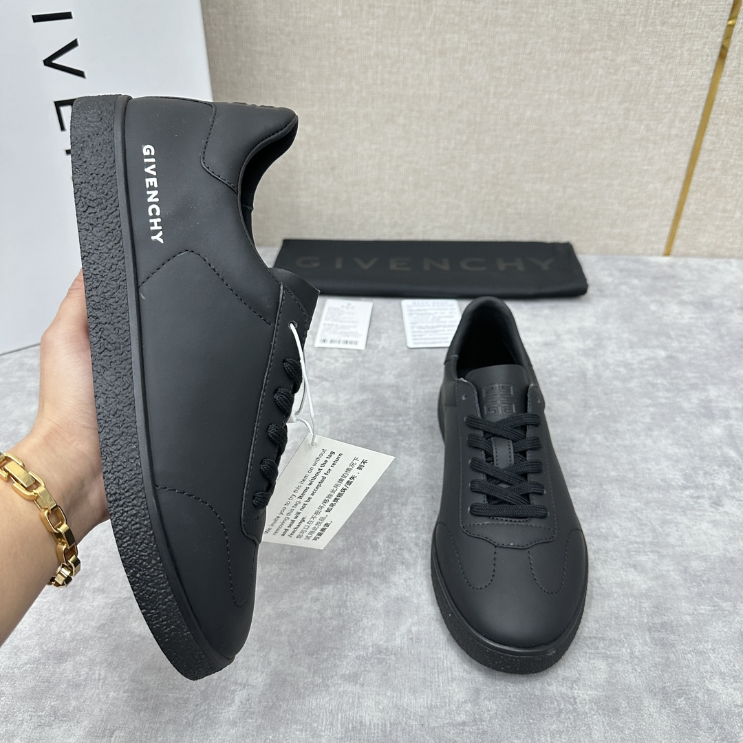 GVX家新品GIVENCH*纪梵-希Town系列牛皮革低帮运动鞋板鞋采用进口小牛皮/绒面牛皮打造正面缝线