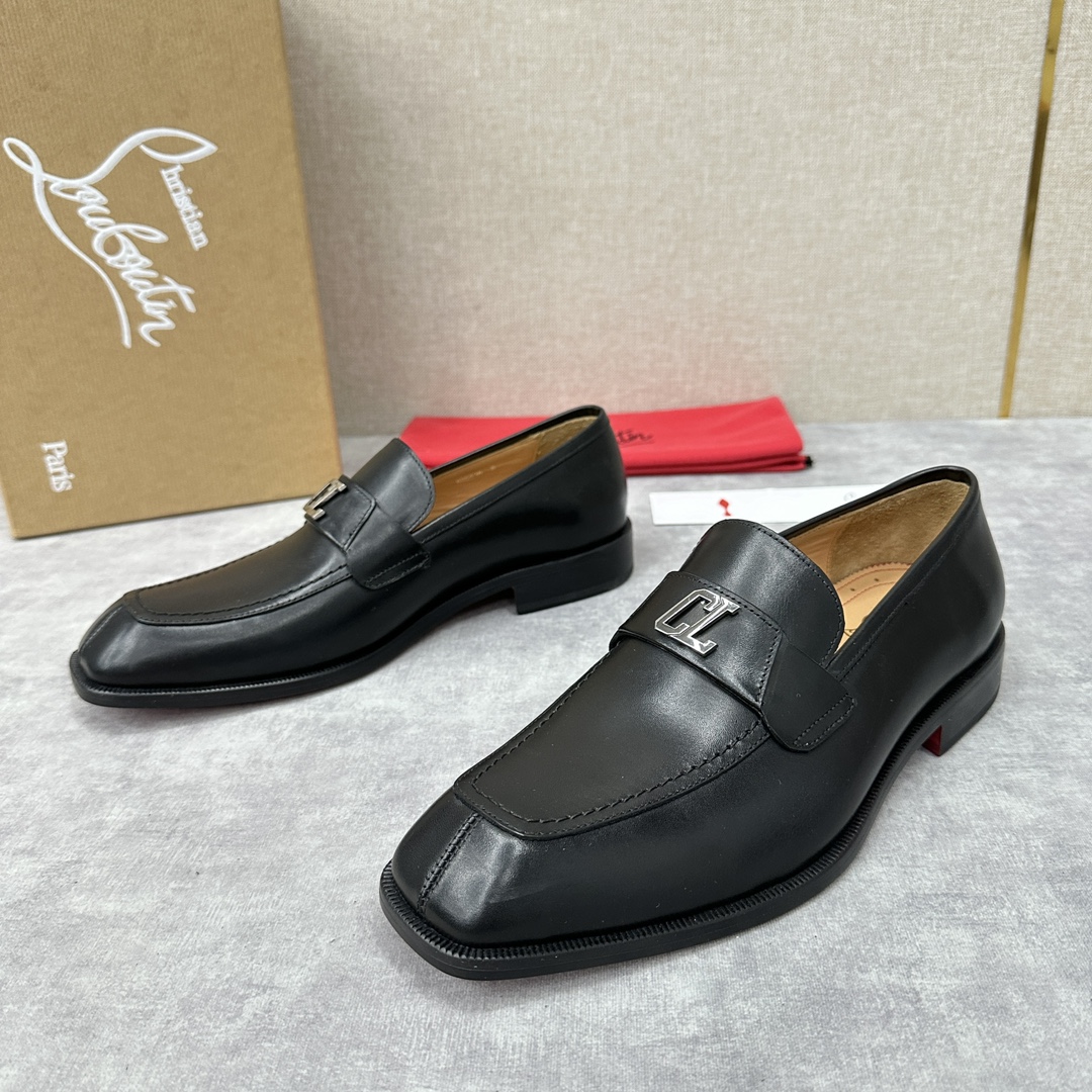 CL新品乐福鞋皮鞋Christia*Loubouti*红底鞋最新推出此款便鞋帮面采用进口开边珠牛皮头层牛