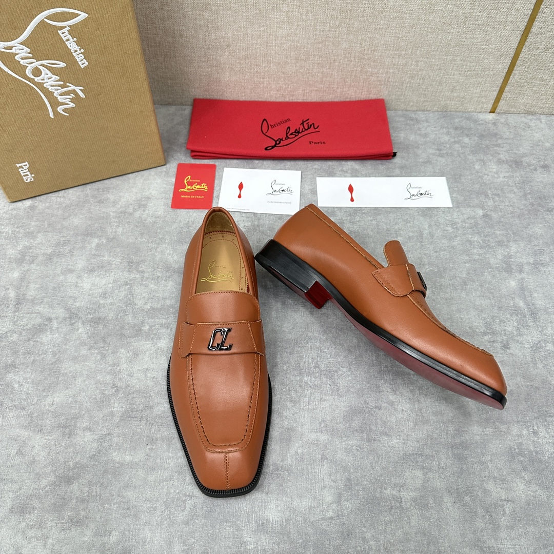 CL新品乐福鞋皮鞋Christia*Loubouti*红底鞋最新推出此款便鞋帮面采用进口开边珠牛皮头层牛