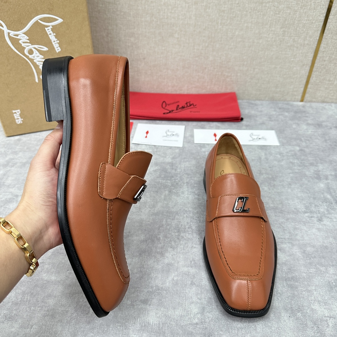 CL新品乐福鞋皮鞋Christia*Loubouti*红底鞋最新推出此款便鞋帮面采用进口开边珠牛皮头层牛