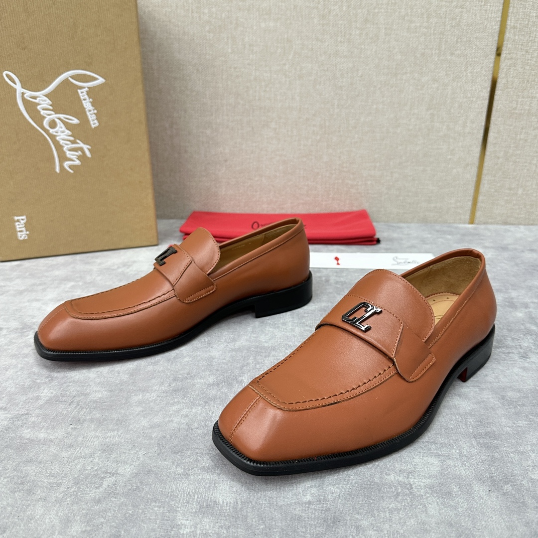 CL新品乐福鞋皮鞋Christia*Loubouti*红底鞋最新推出此款便鞋帮面采用进口开边珠牛皮头层牛