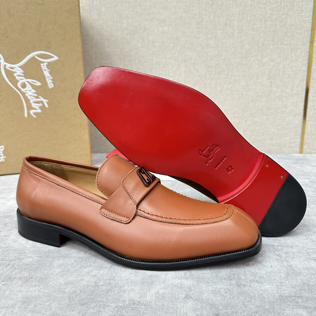 CL新品乐福鞋皮鞋Christia*Loubouti*红底鞋最新推出此款便鞋帮面采用进口开边珠牛皮头层牛