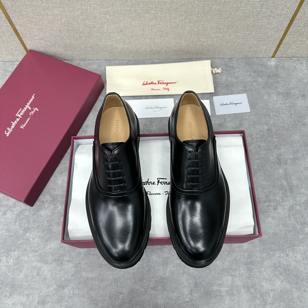 SF家新品Ferraga*菲拉新款男士商务休闲皮鞋牛津鞋莞产重工猛货！这款系带牛津鞋采用进口开边珠皮革制