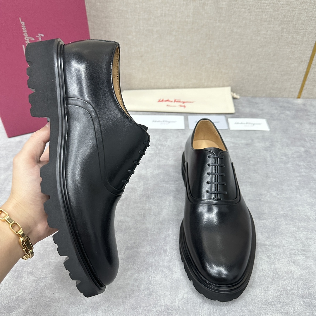 SF家新品Ferraga*菲拉新款男士商务休闲皮鞋牛津鞋莞产重工猛货！这款系带牛津鞋采用进口开边珠皮革制