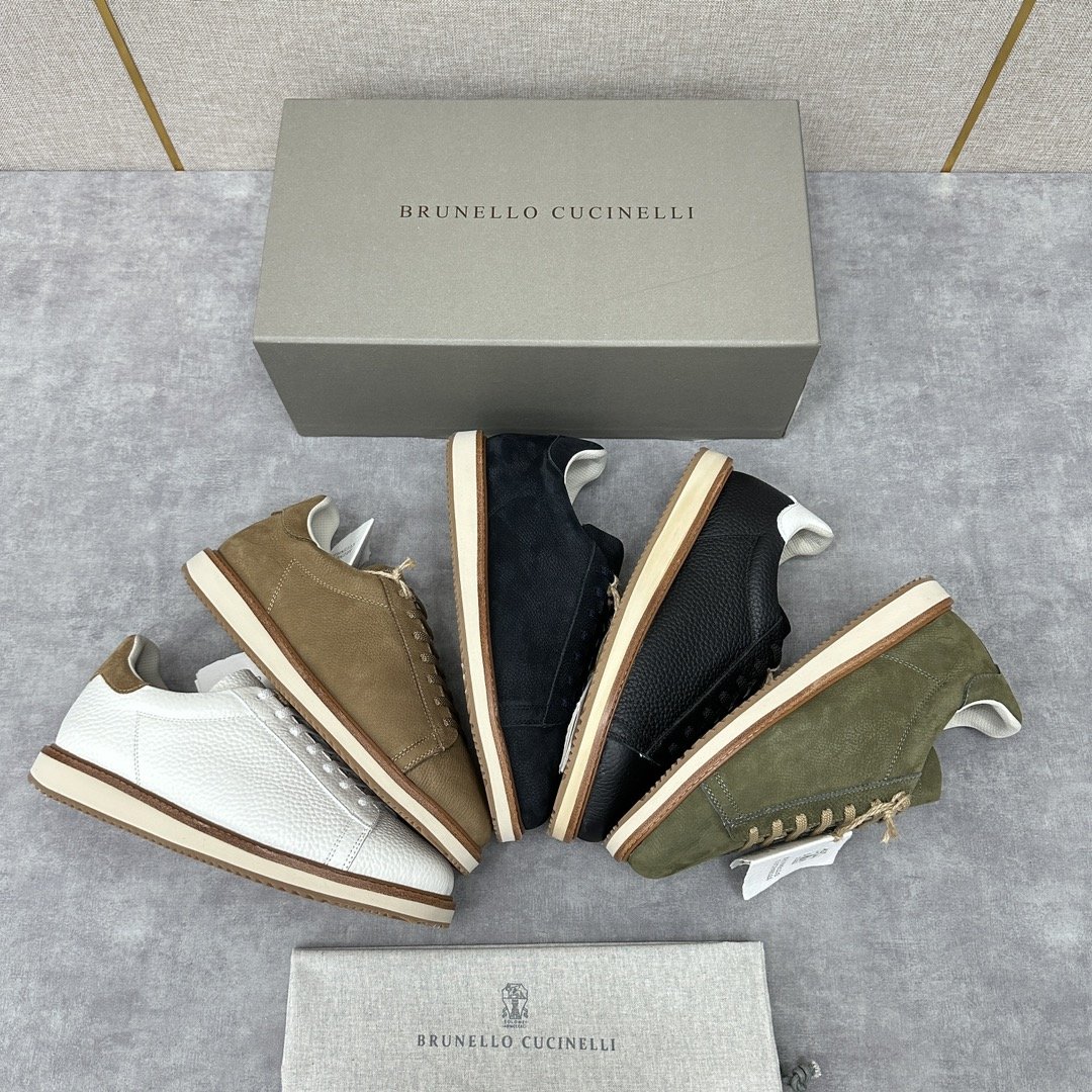 BC家新品官方8,900BrunelloCucinel*i系列的标志胶底鞋款休闲运动板鞋在精致皮革和新颜