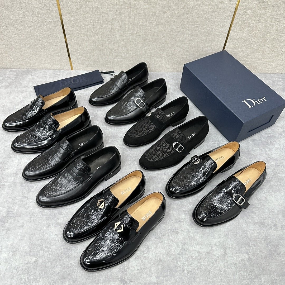 CD家新品DIO*TIMELESS乐福鞋皮鞋官方8,400这款乐福鞋体现经典的优雅气质采用黑色牛皮/开边
