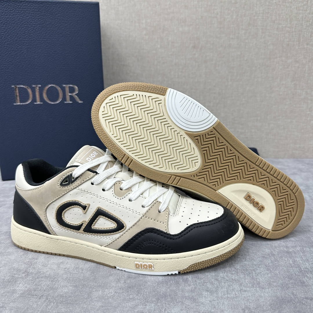 CD家新品情侣款DIO*R/迪奥B57系列低帮男士运动鞋这款运动鞋是二零二四春季男装系列新品重新诠释篮球