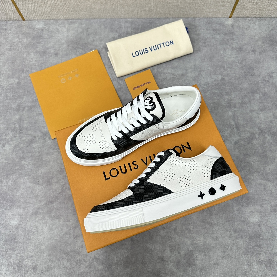 L家新品升级版运动鞋官方8,000本款LVOllie运动鞋贯彻路易2春夏男士时装秀主题标识性格子压花冲孔