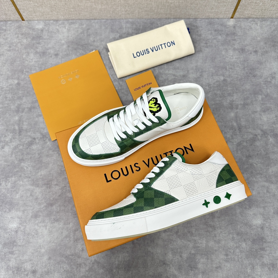 L家新品升级版运动鞋官方8,000本款LVOllie运动鞋贯彻路易2春夏男士时装秀主题标识性格子压花冲孔