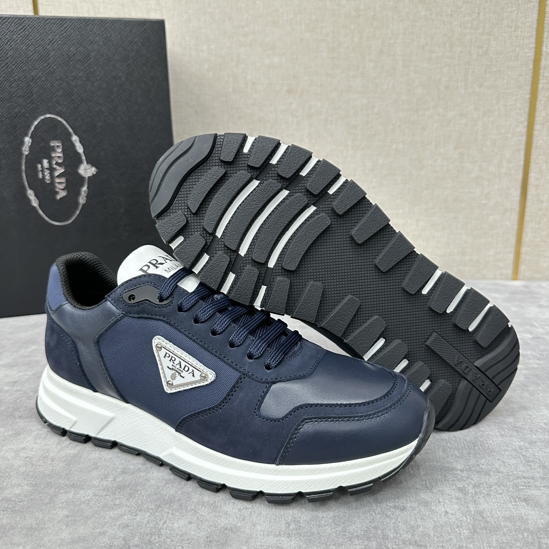 P家普拉-达PRA运动慢跑鞋新品官方8,200采用进口牛皮拼接打造PRAX1运动鞋融优雅的创意设计以及P