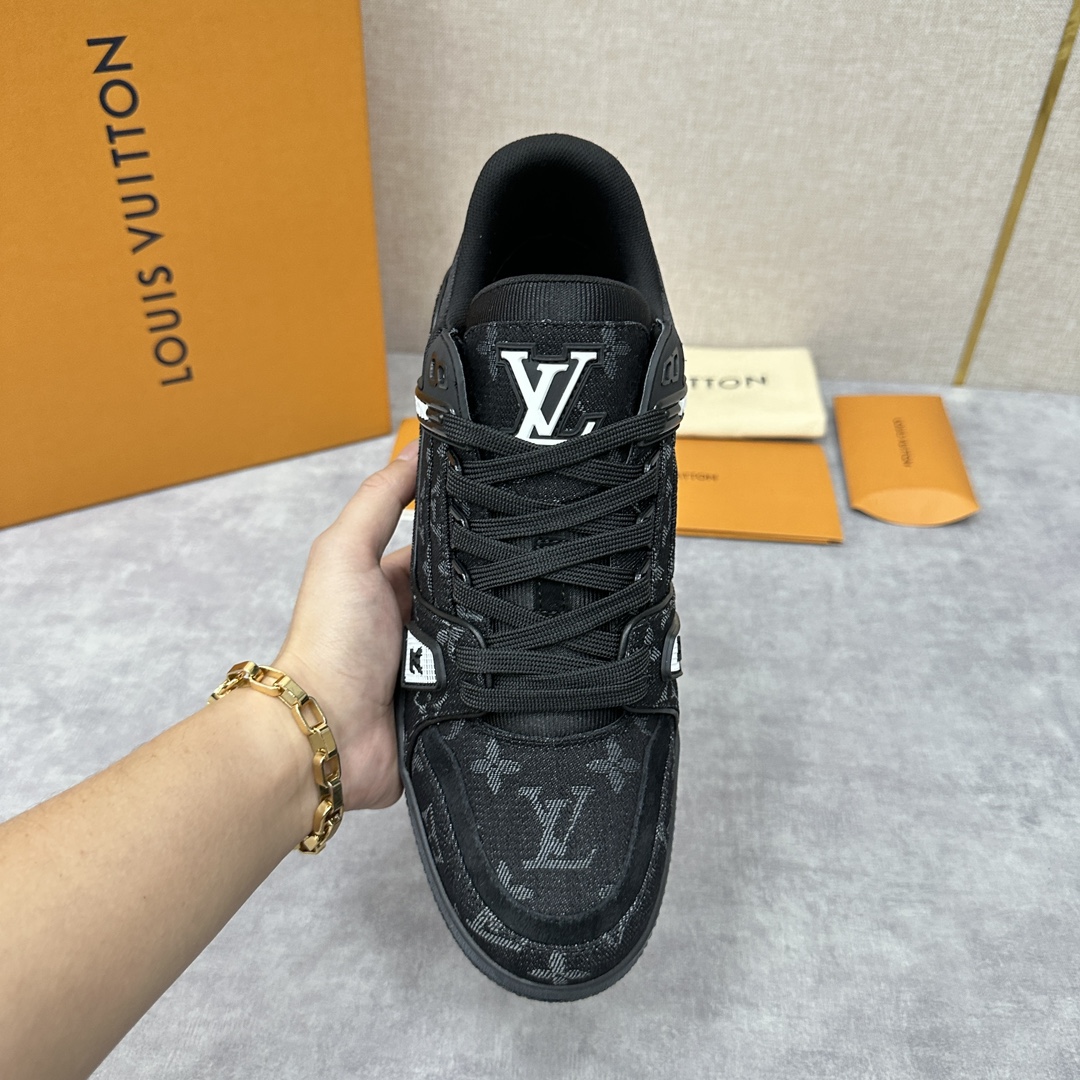 L家新品TRAINER系列做旧运动鞋新款抢先发售Virgi*Abloh从复古篮球鞋汲取灵感打造备受青睐的