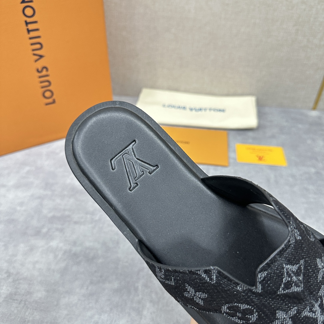 L家夏季新品L*VOASIS凉拖官方6,500本款Oasis拖鞋取材于Monogram丹宁布/质感小牛皮