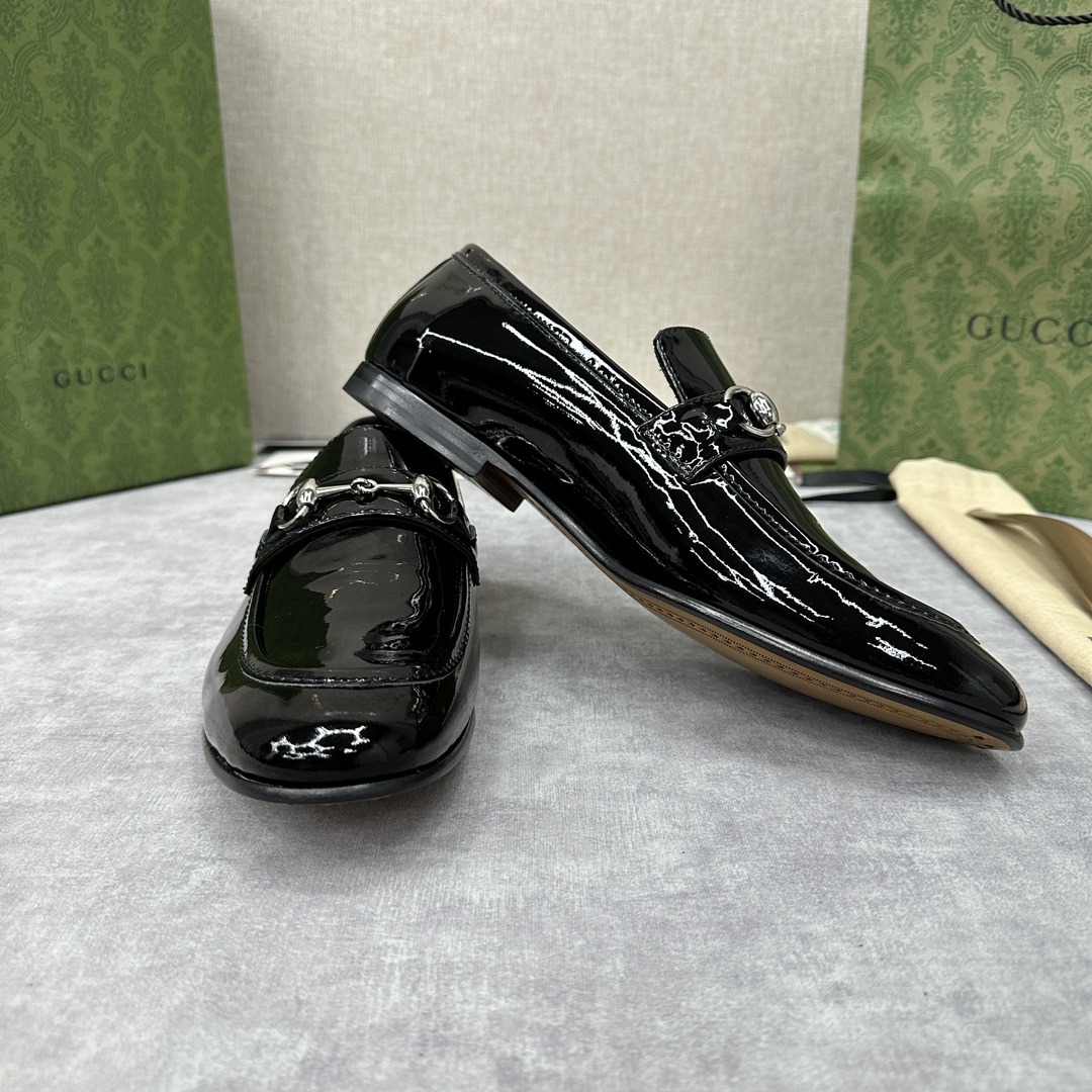 G家新品GUCC*古Jordaan系列男士马衔扣乐福鞋皮鞋官方7,600采用进口开边珠亮皮/平纹牛皮打造