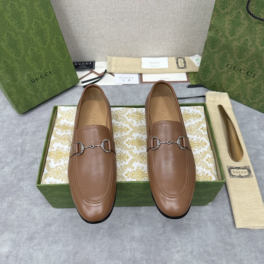 G家新品GUCC*古Jordaan系列男士马衔扣乐福鞋皮鞋官方7,600采用进口开边珠亮皮/平纹牛皮打造