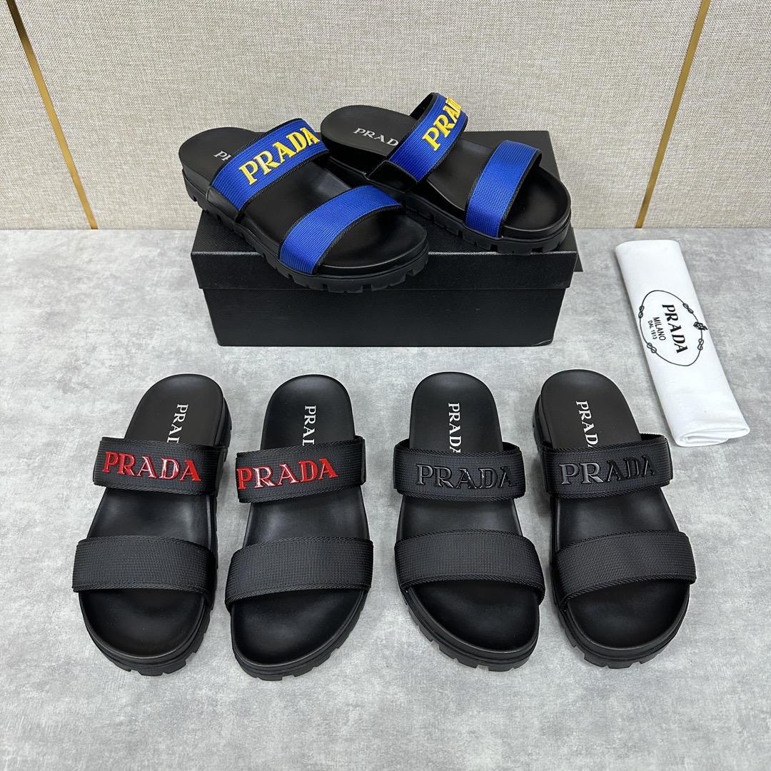 P家新品Prad*/普拉-达新款男士凉拖客供双织带小牛皮内里设计配有金属prad*字母徽标流露品牌信息字