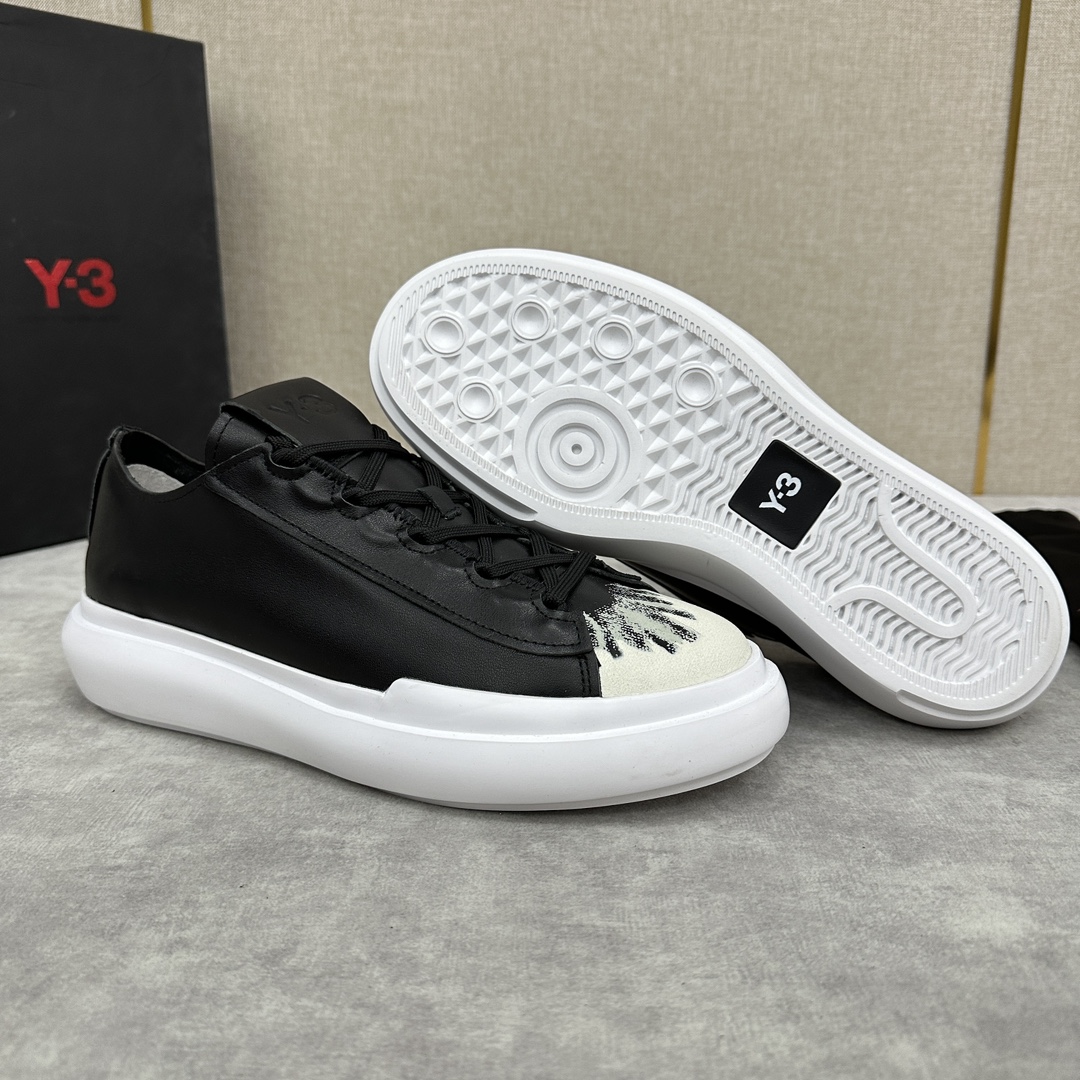 Y-3新品官网同步休闲鞋板鞋老头山本-耀司操刀重回经典的黑白配色搭配涂鸦鞋头系带休闲鞋百搭款式厚底男士板