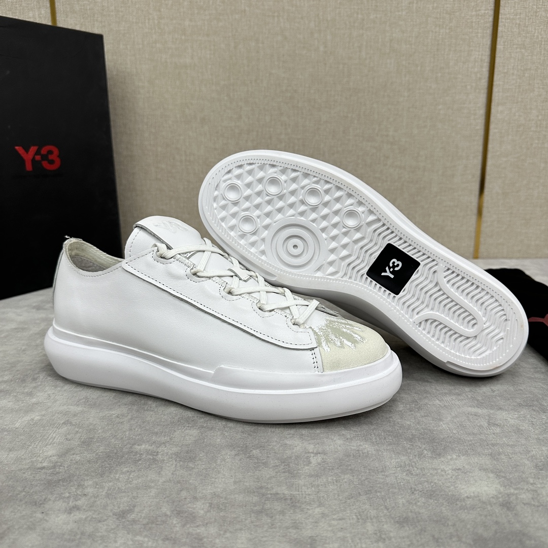 Y-3新品官网同步休闲鞋板鞋老头山本-耀司操刀重回经典的黑白配色搭配涂鸦鞋头系带休闲鞋百搭款式厚底男士板