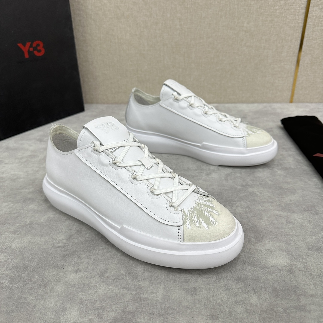 Y-3新品官网同步休闲鞋板鞋老头山本-耀司操刀重回经典的黑白配色搭配涂鸦鞋头系带休闲鞋百搭款式厚底男士板