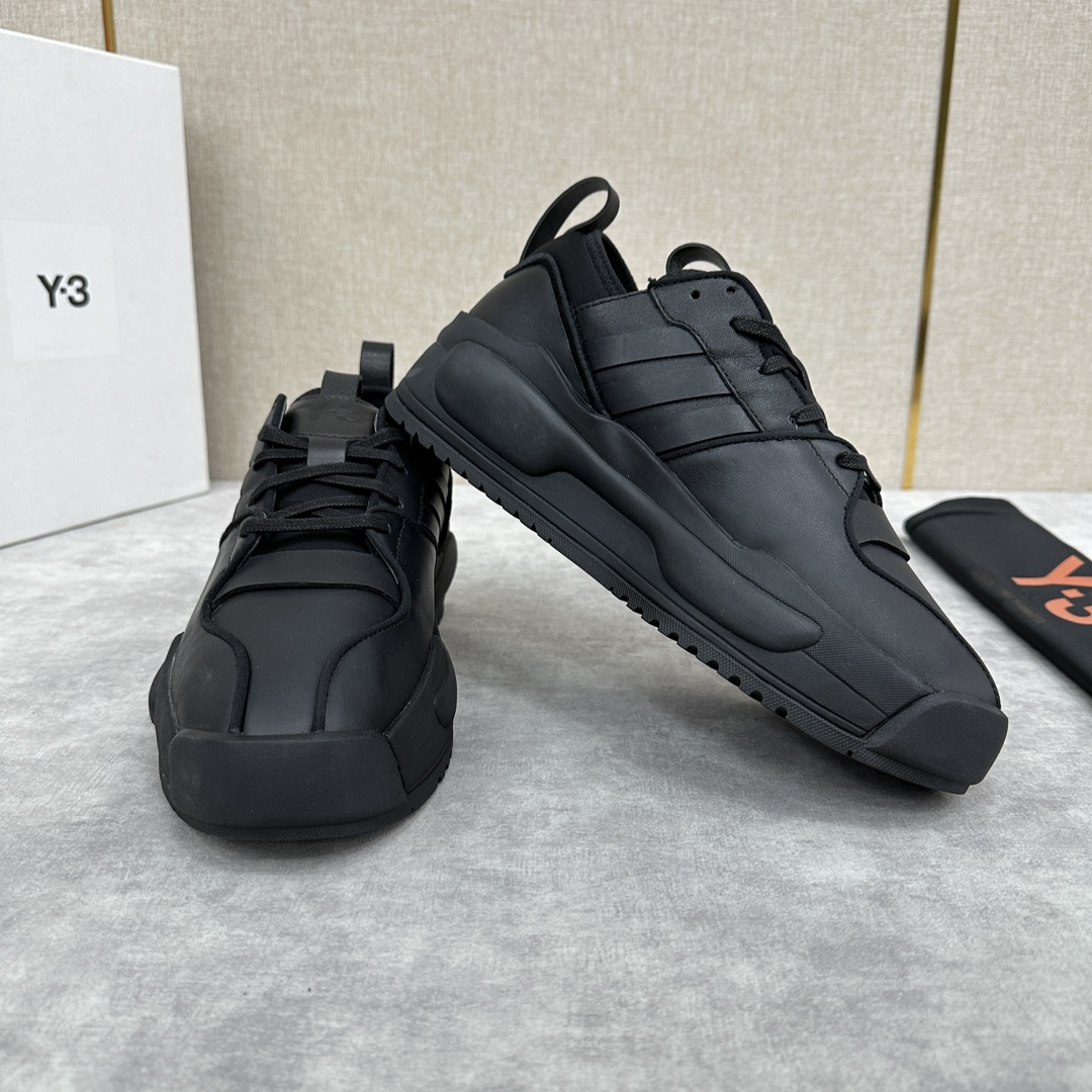 Y-3RIVALRY厚底休闲运动鞋上这款Y-3运动鞋以知名的80年代adida*rivalry篮球鞋为蓝