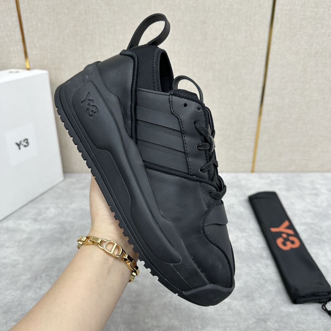 Y-3RIVALRY厚底休闲运动鞋上这款Y-3运动鞋以知名的80年代adida*rivalry篮球鞋为蓝