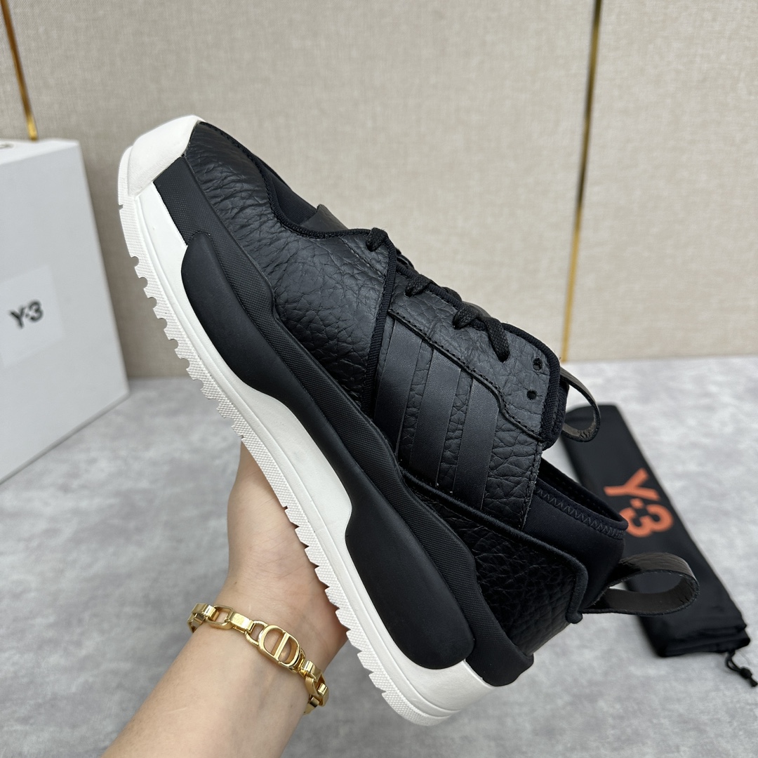 Y-3RIVALRY厚底休闲运动鞋上这款Y-3运动鞋以知名的80年代adida*rivalry篮球鞋为蓝