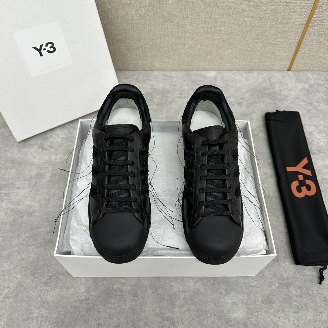 Y-3&阿迪-达斯新品超级巨星休闲运动板鞋Y-3对阿迪达斯SUPERSTAR鞋履的演绎灵感来自传统的SA