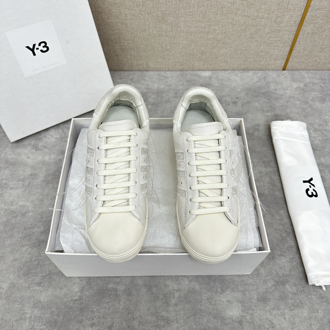 Y-3&阿迪-达斯新品超级巨星休闲运动板鞋Y-3对阿迪达斯SUPERSTAR鞋履的演绎灵感来自传统的SA