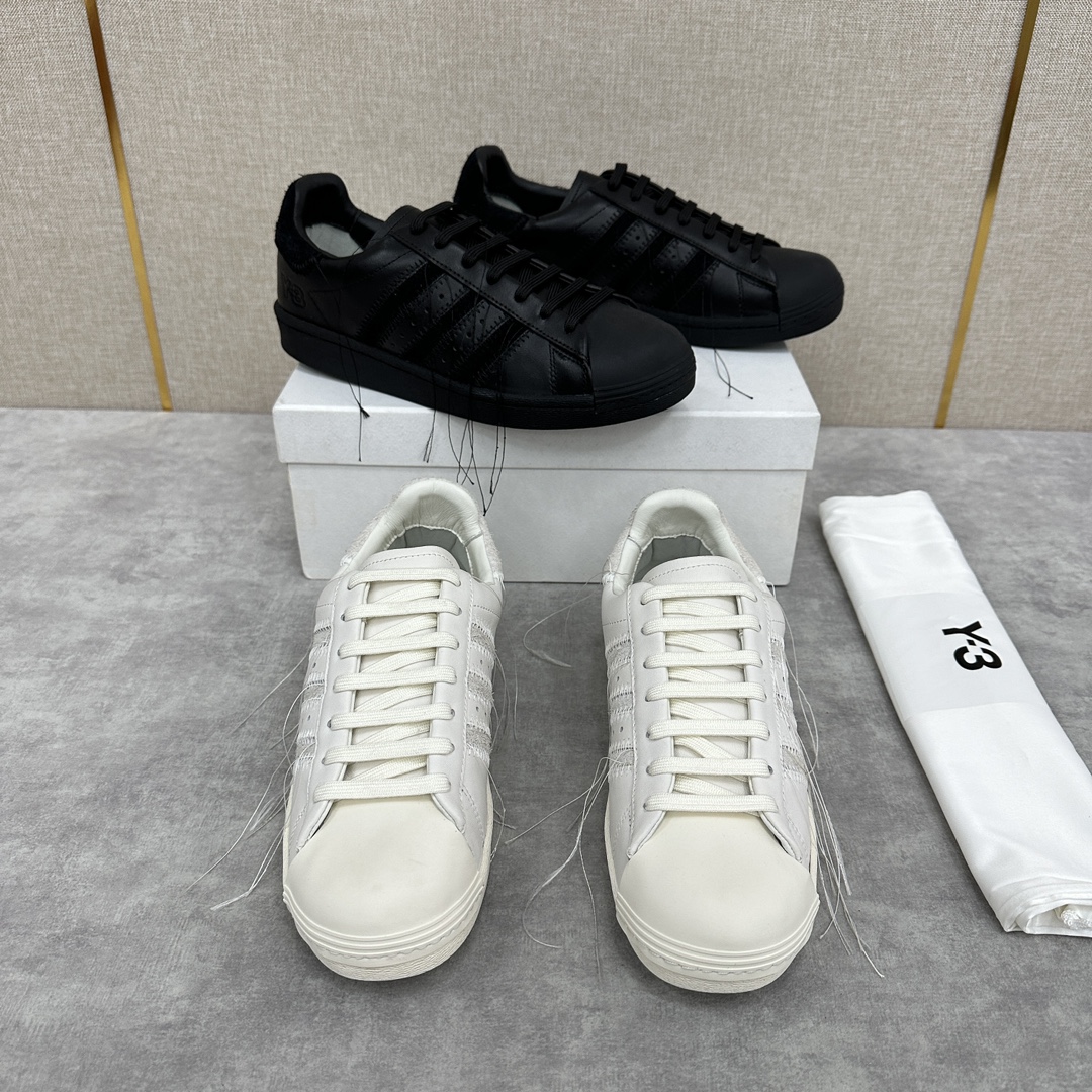 Y-3&阿迪-达斯新品超级巨星休闲运动板鞋Y-3对阿迪达斯SUPERSTAR鞋履的演绎灵感来自传统的SA