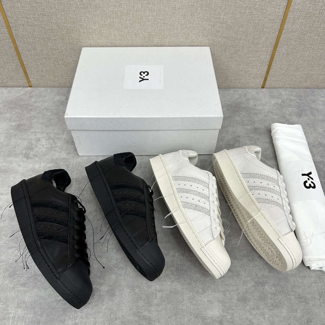 Y-3&阿迪-达斯新品超级巨星休闲运动板鞋Y-3对阿迪达斯SUPERSTAR鞋履的演绎灵感来自传统的SA