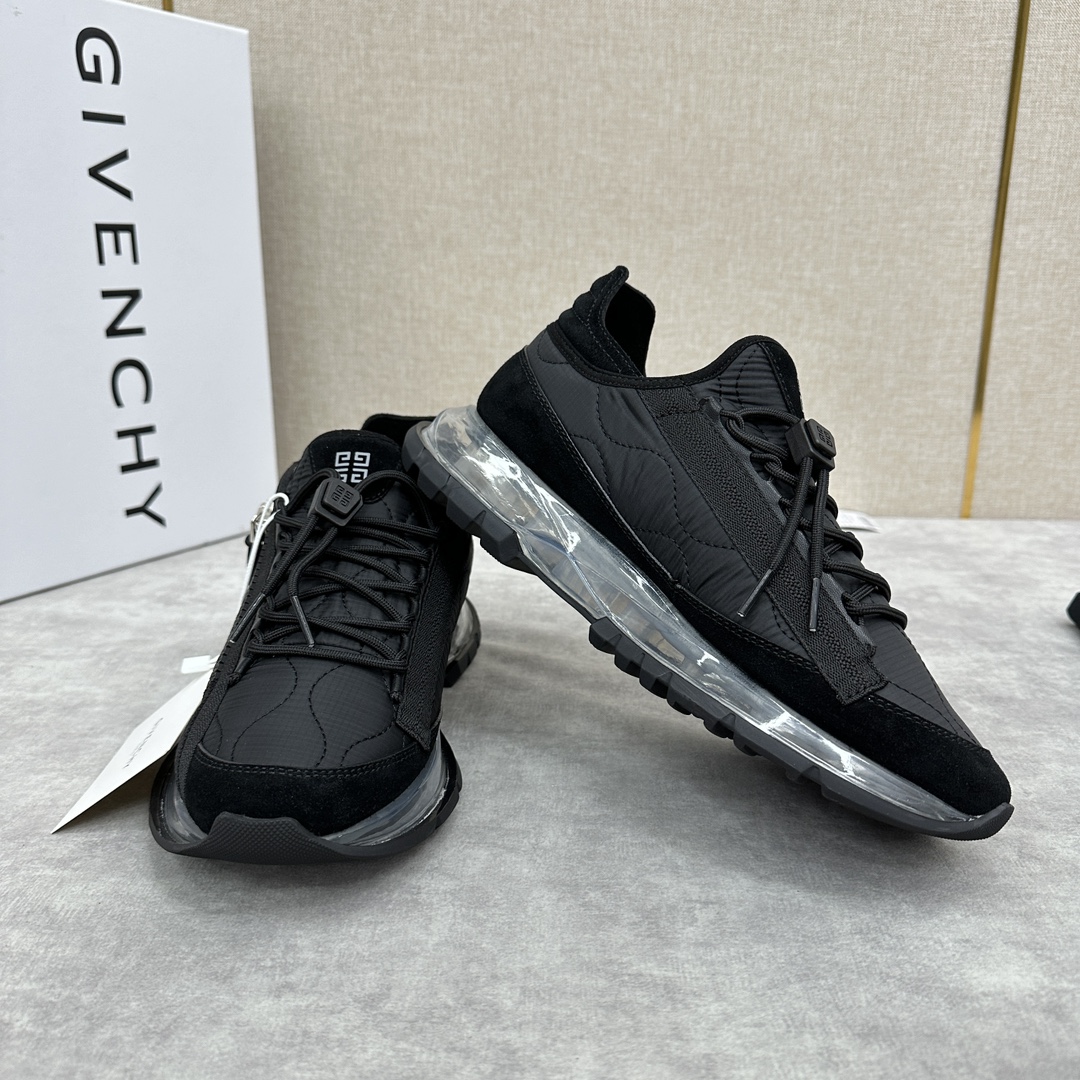 GVX新品Givench*纪梵希SPECTRE慢跑气垫鞋官方7,390低帮拉链休闲鞋这款运动鞋采用科技布