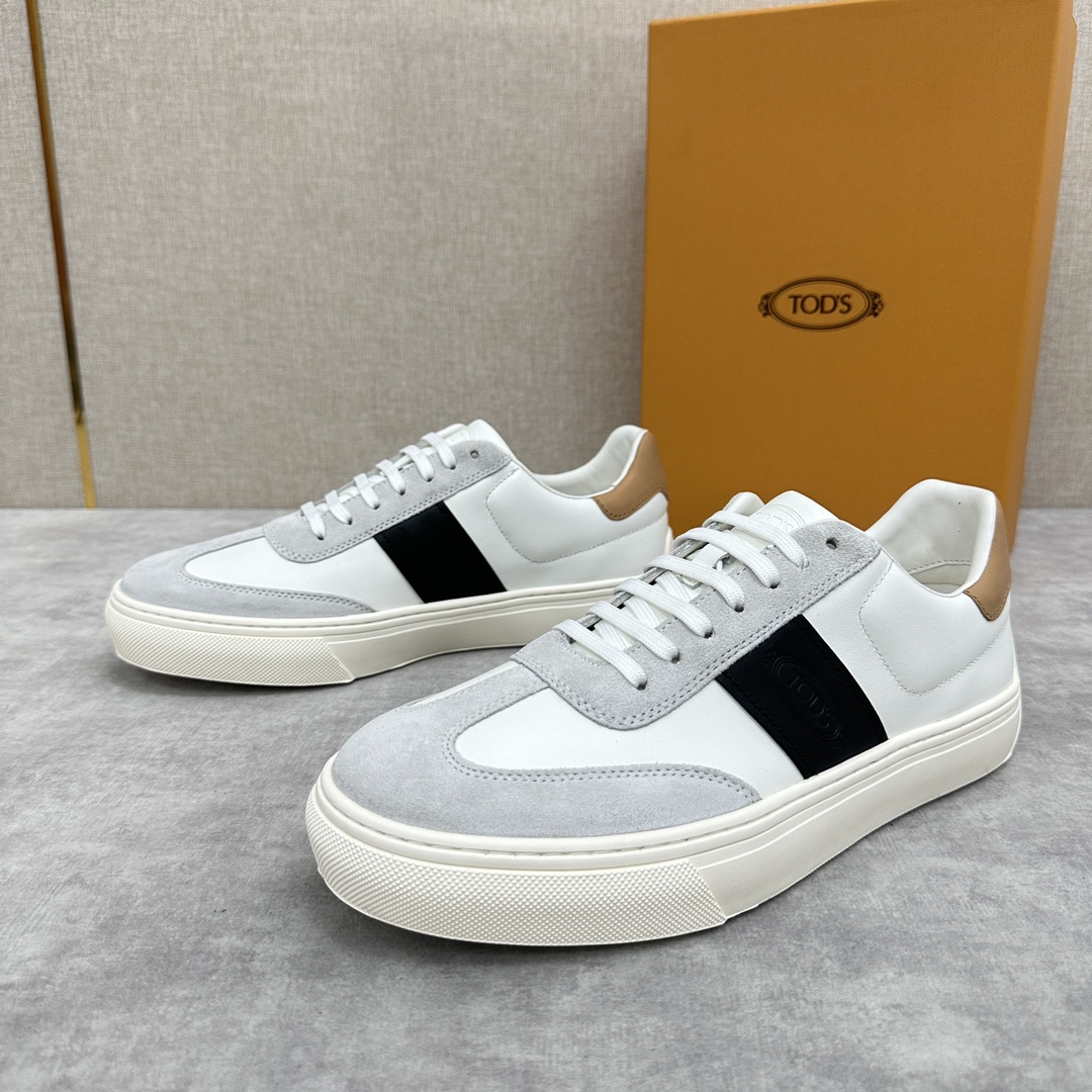 TOD*S/托德-斯新品德训休闲鞋翻毛拼牛皮纯牛皮革系列运动鞋本款运动鞋以绒面皮革拼光滑皮革制成侧边点缀