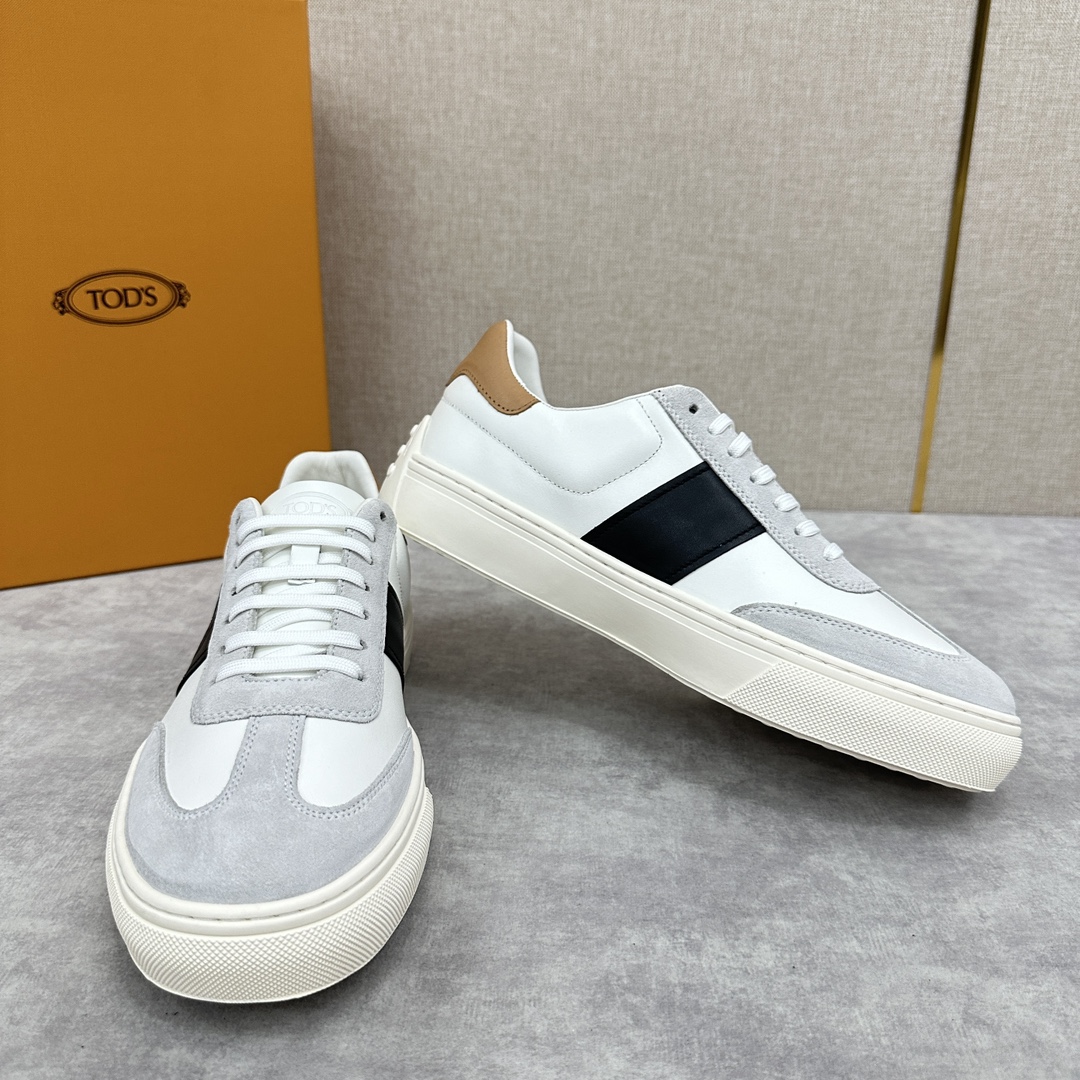 TOD*S/托德-斯新品德训休闲鞋翻毛拼牛皮纯牛皮革系列运动鞋本款运动鞋以绒面皮革拼光滑皮革制成侧边点缀