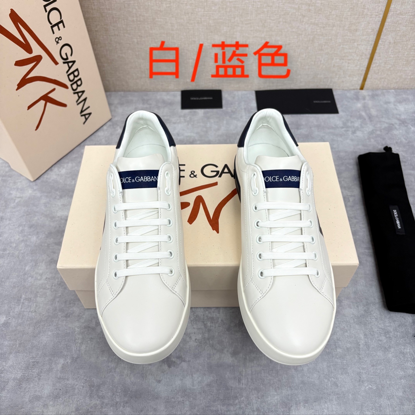 💋💍D &G 杜嘉-班纳(Dolce & Gabban*) 挑选您的全新运动鞋板鞋。简约廓形缀以对比感