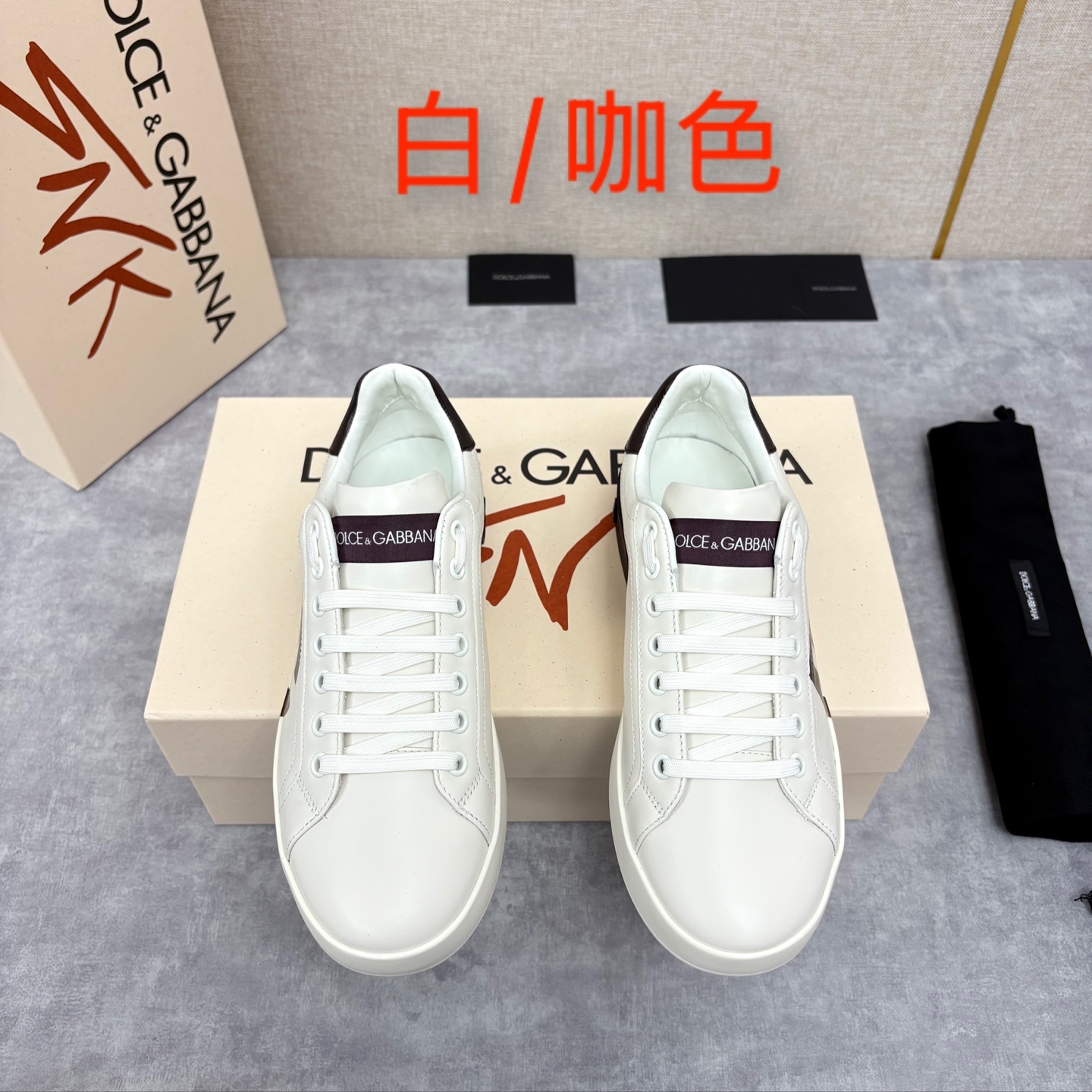 💋💍D &G 杜嘉-班纳(Dolce & Gabban*) 挑选您的全新运动鞋板鞋。简约廓形缀以对比感
