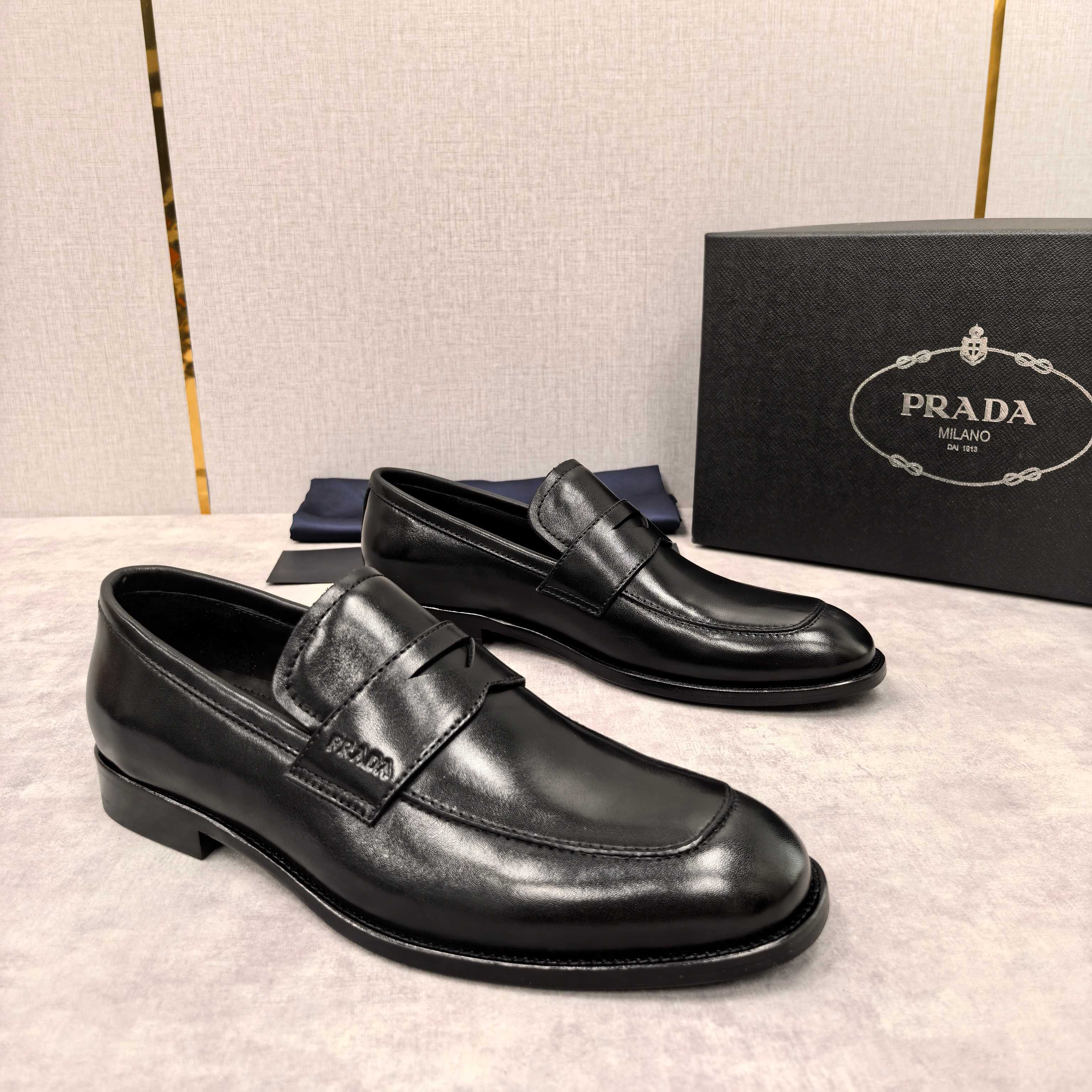 💋💍P家 渠道精品 Prad*/普拉-达  新款正装鞋 Saffiano系列男士皮革乐福鞋  采用进口小