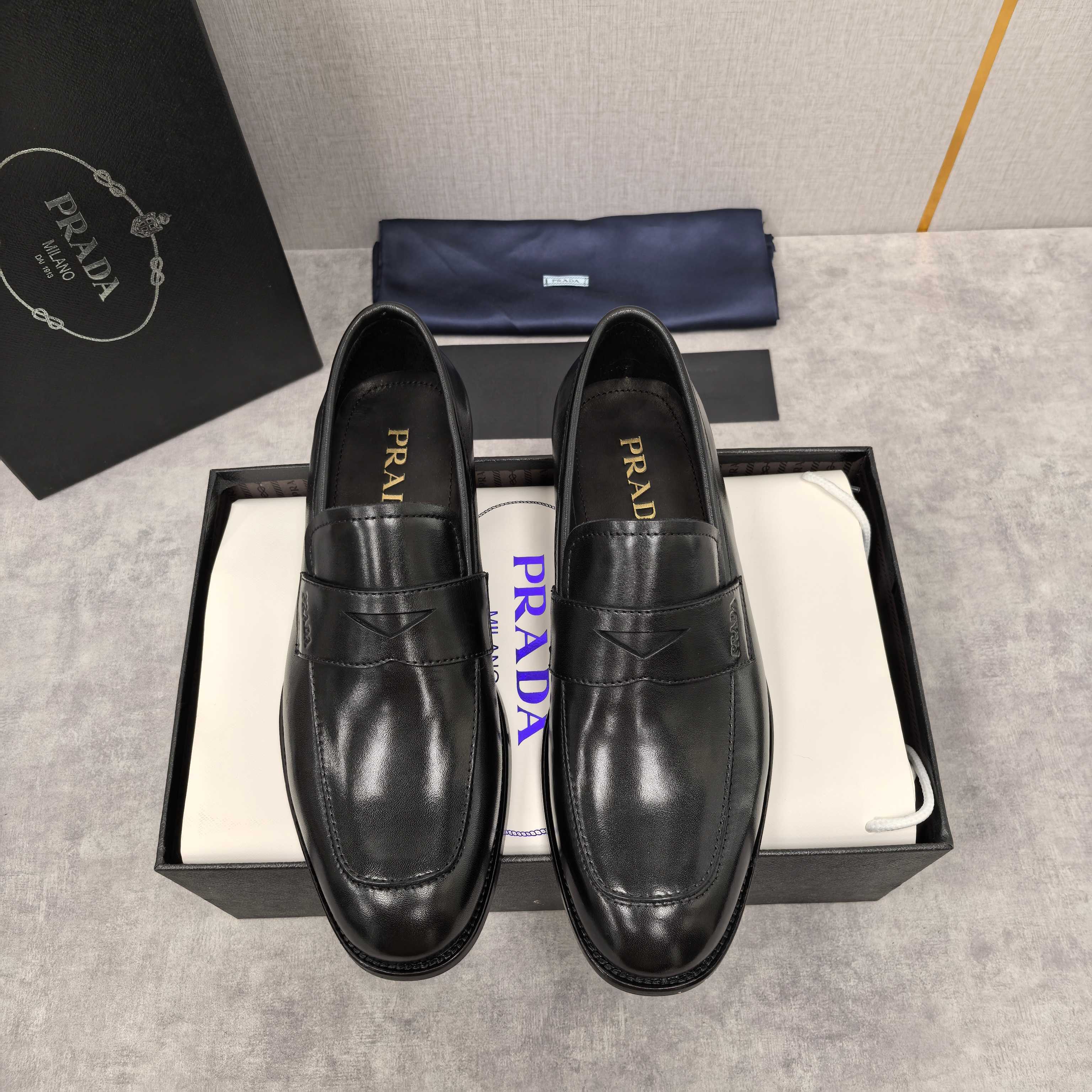 💋💍P家 渠道精品 Prad*/普拉-达  新款正装鞋 Saffiano系列男士皮革乐福鞋  采用进口小