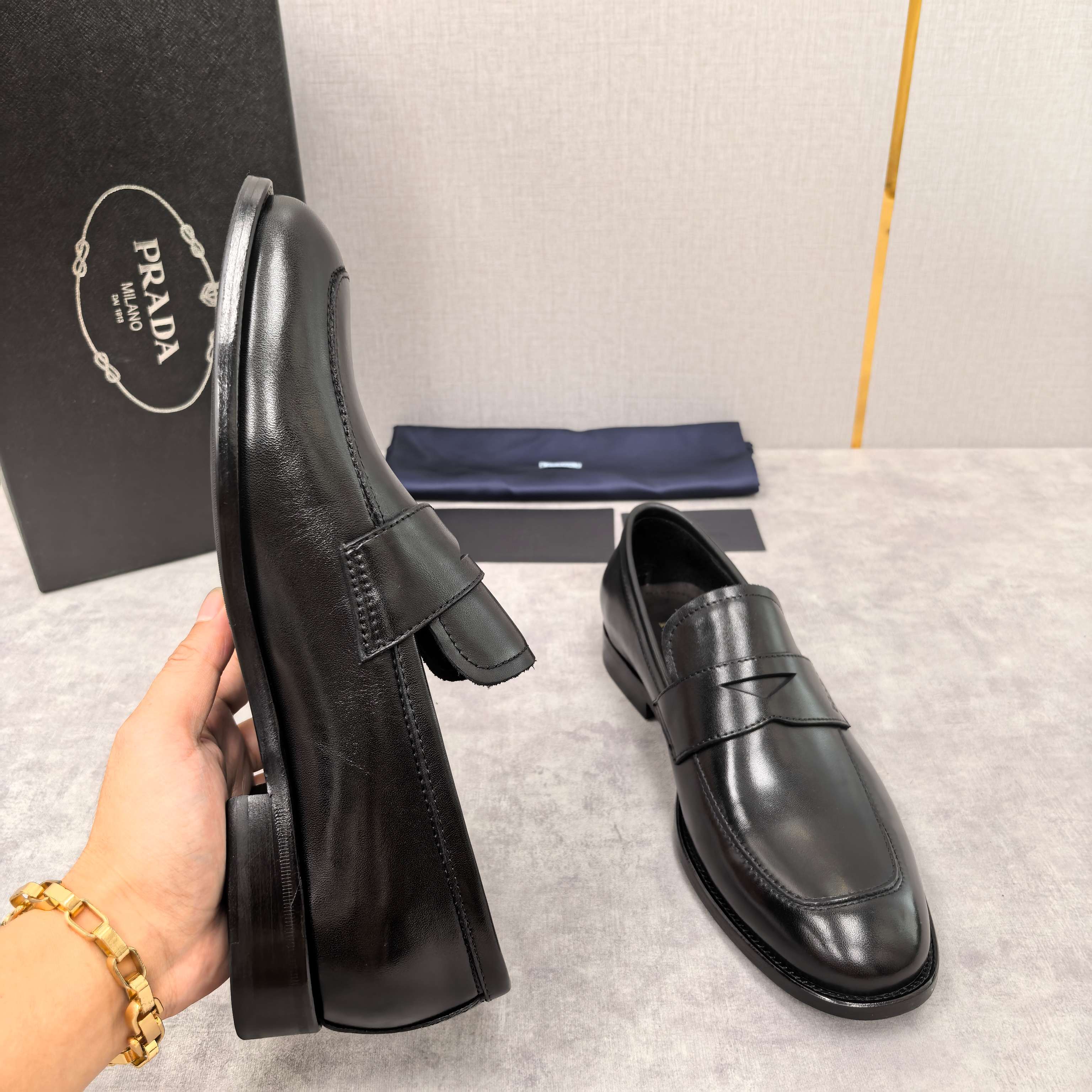 💋💍P家 渠道精品 Prad*/普拉-达  新款正装鞋 Saffiano系列男士皮革乐福鞋  采用进口小
