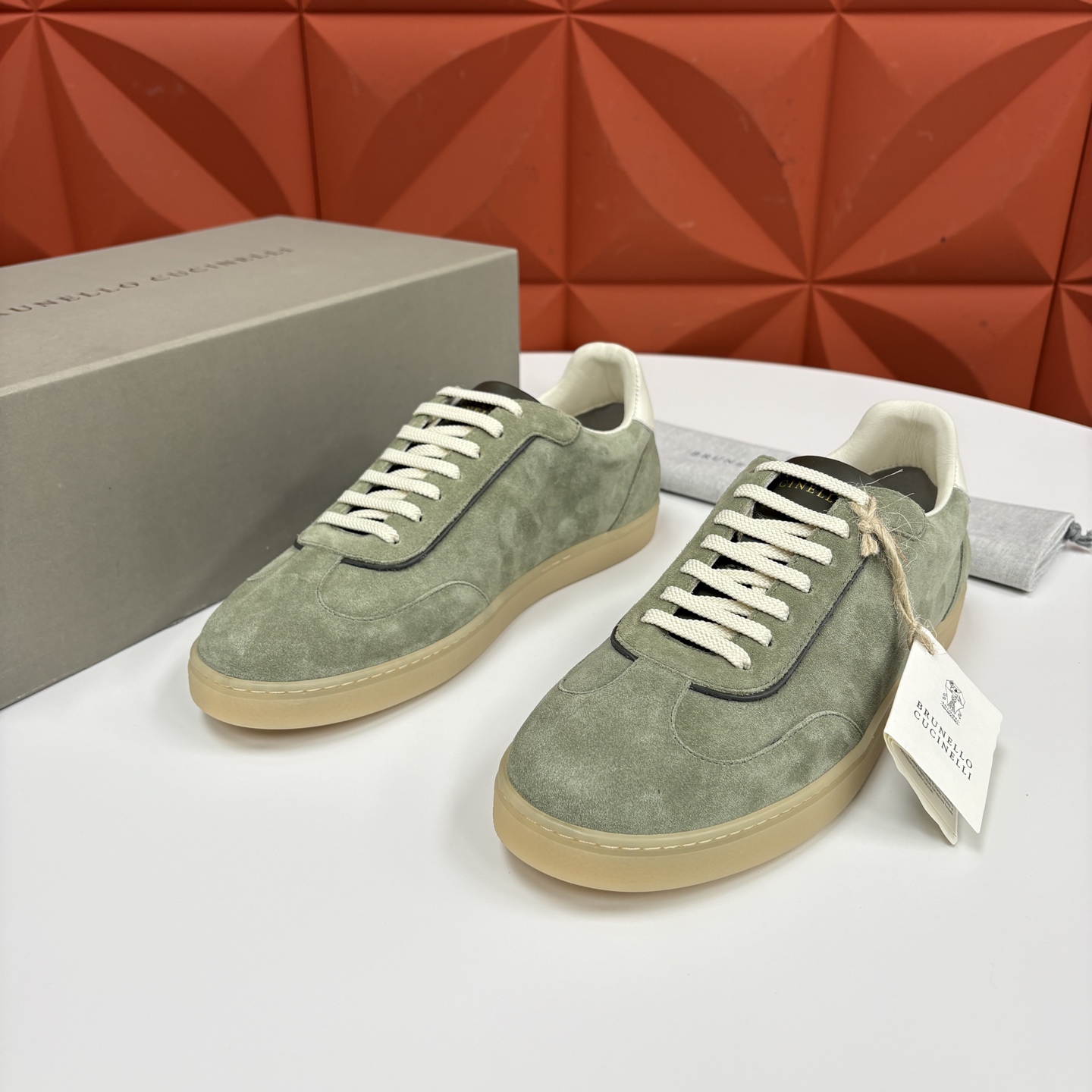 💋💍BC家 Brunello Cucinell* 低调奢华款 新品男款板鞋出货！ 此款平底运动鞋面料采用