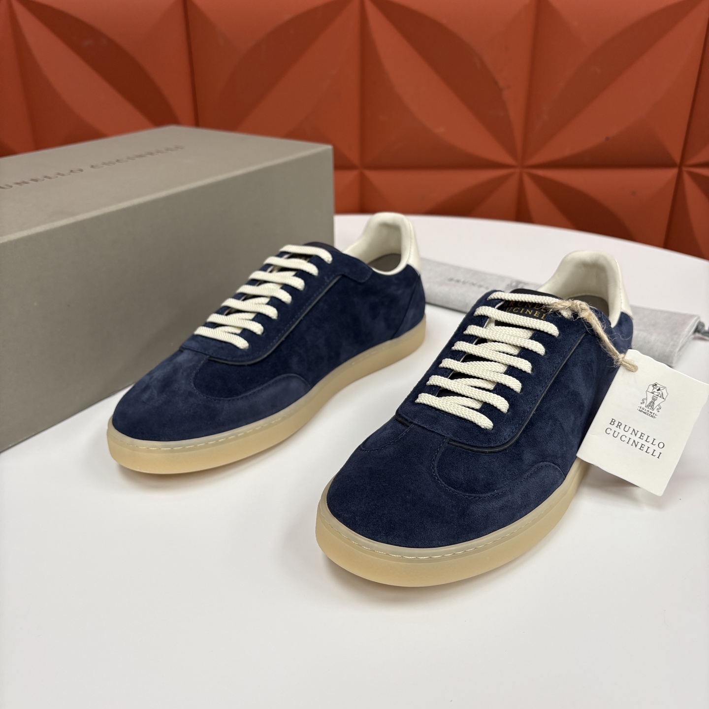 💋💍BC家 Brunello Cucinell* 低调奢华款 新品男款板鞋出货！ 此款平底运动鞋面料采用