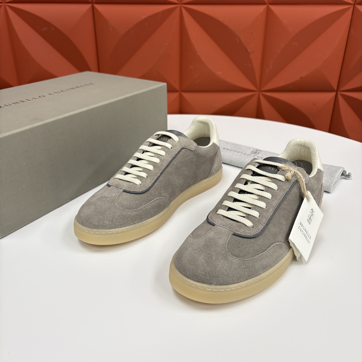 💋💍BC家 Brunello Cucinell* 低调奢华款 新品男款板鞋出货！ 此款平底运动鞋面料采用