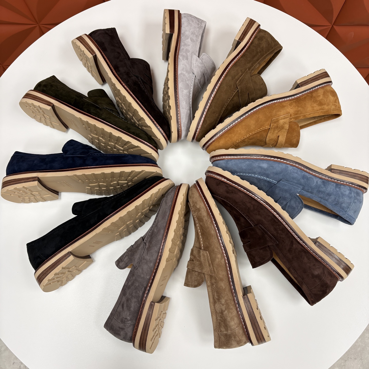 💋💍BC家新品上架 Brunello Cucinell* 乐福鞋皮鞋 选用进口胎牛反绒牛皮，触感如天鹅绒