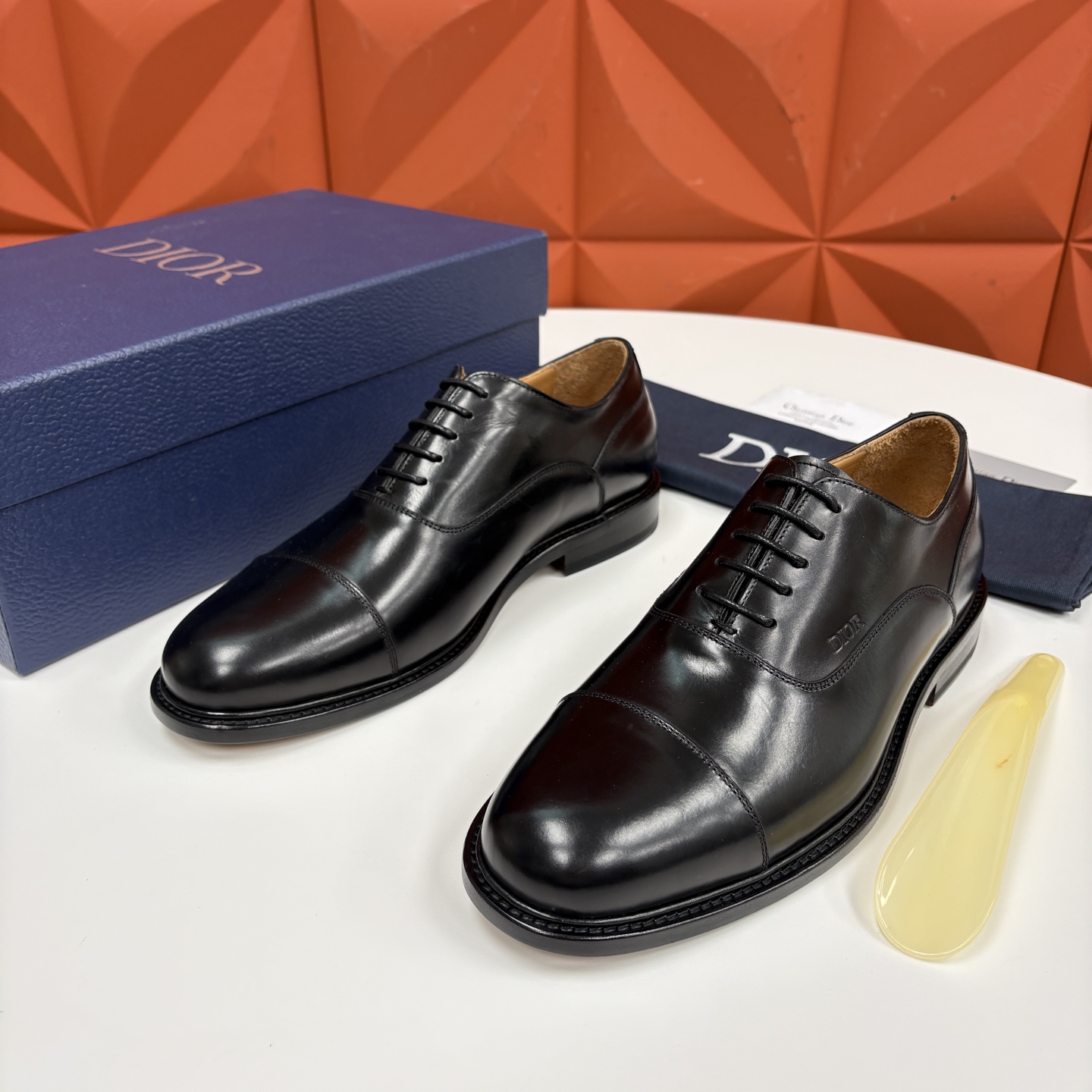 💋💍CD家新品 Dio* 迪-奥 高版本新款男士正装鞋皮鞋， Embassy德比鞋。 官方 9,400。