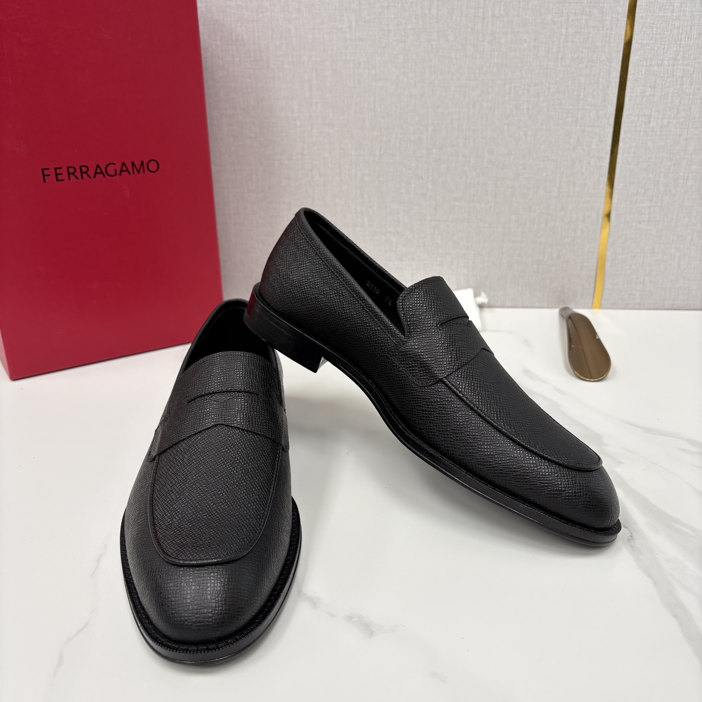 💋💍 SF 菲拉** 专柜同步新款 男士便鞋 可休闲可正装莫卡辛乐福皮鞋 经典造型体现正装时髦魅力，全新