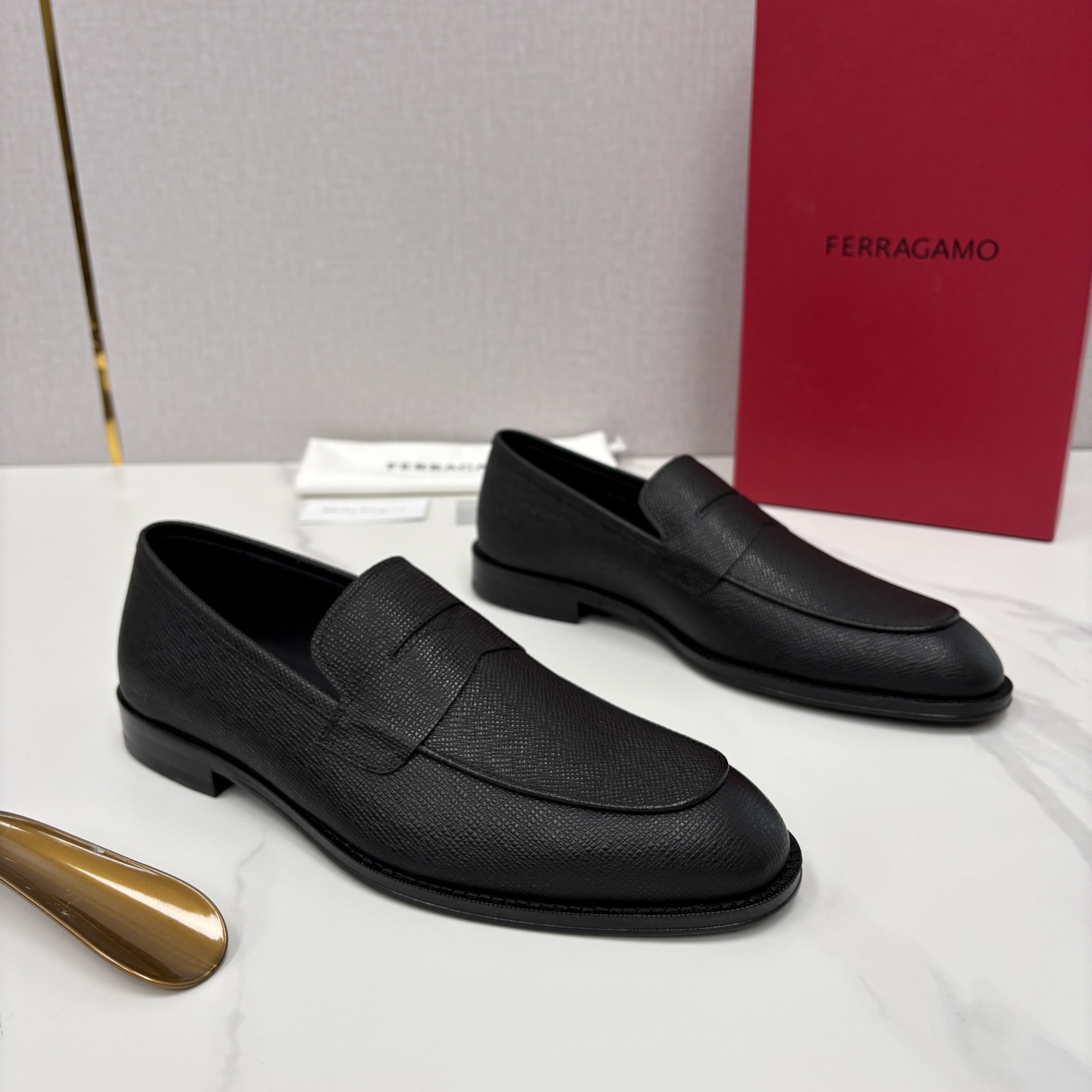 💋💍 SF 菲拉** 专柜同步新款 男士便鞋 可休闲可正装莫卡辛乐福皮鞋 经典造型体现正装时髦魅力，全新