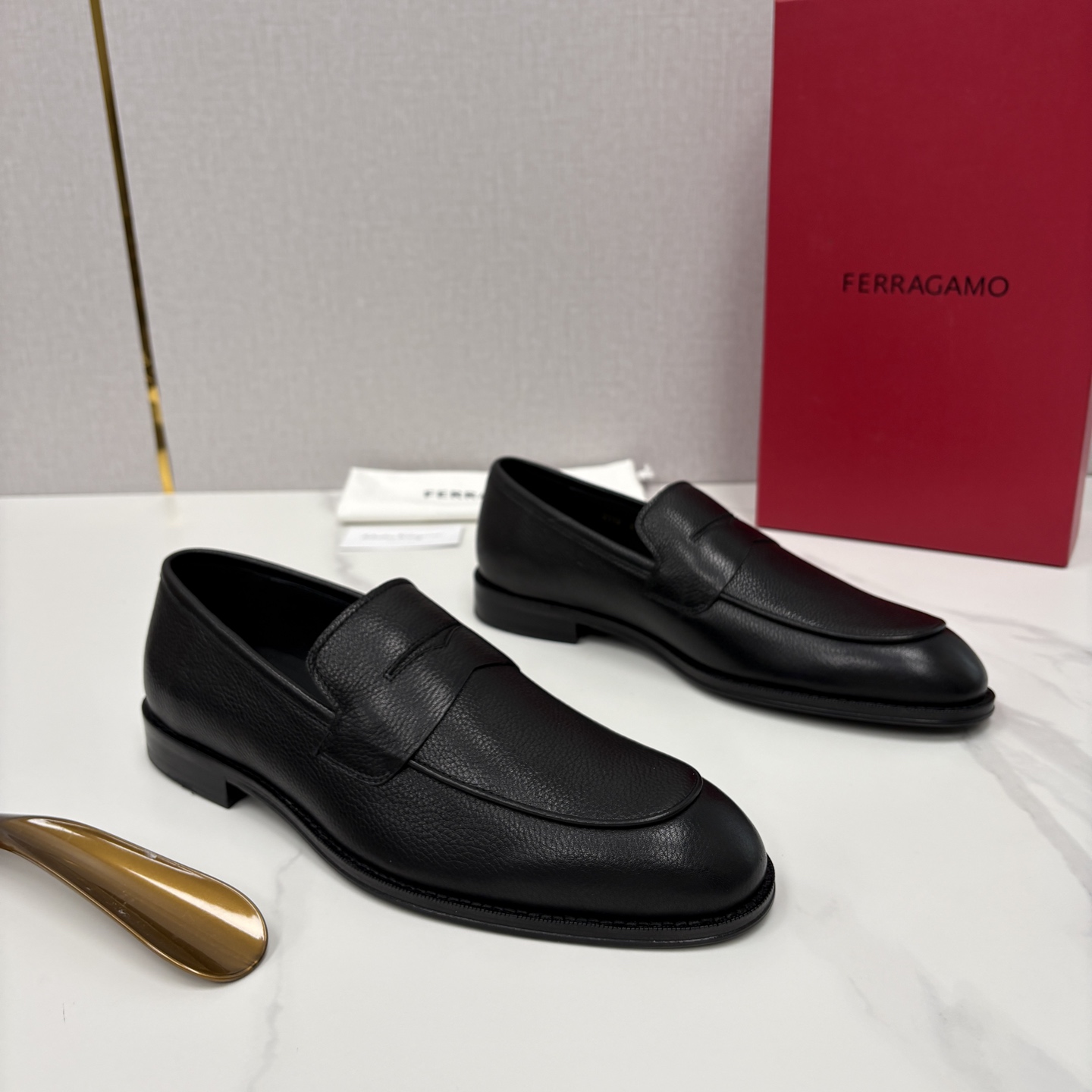 💋💍 SF 菲拉** 专柜同步新款 男士便鞋 可休闲可正装莫卡辛乐福皮鞋 经典造型体现正装时髦魅力，全新